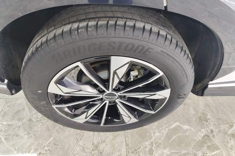Used Roewe RX5 2023 1.5T Luxury Sliding-Screen Version Right Rear Wheel Hub