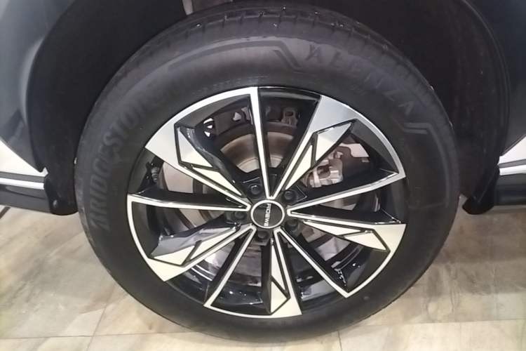 Used Roewe RX5 2023 1.5T Elite Edition Right Rear Wheel Hub