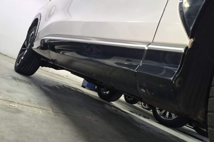 Used Roewe RX5 2023 1.5T Luxury Sliding-Screen Version Right Side Sill