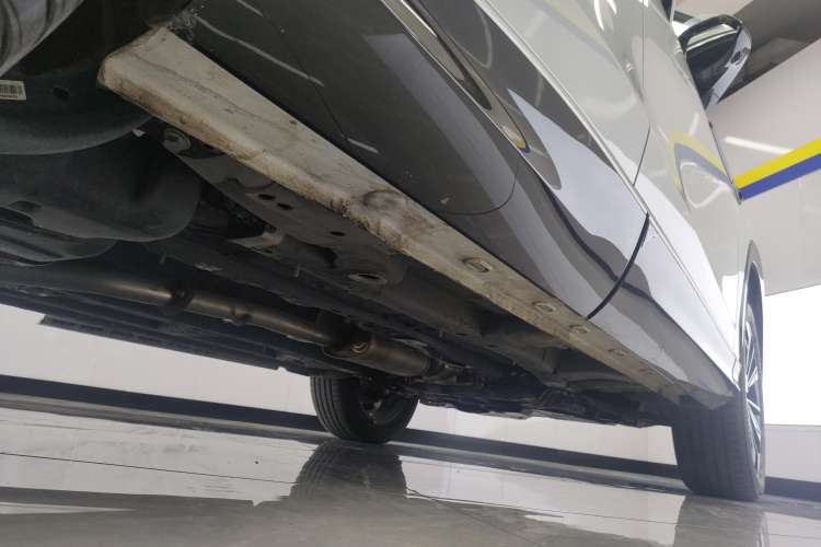 Used Roewe RX5 2023 1.5T Luxury Sliding-Screen Version Right Side Sill