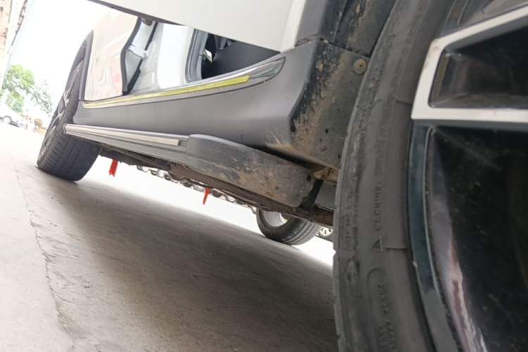 Used Roewe RX5 2023 PLUS 330TGI Automatic Trendsetting Smart Edition Right Side Sill