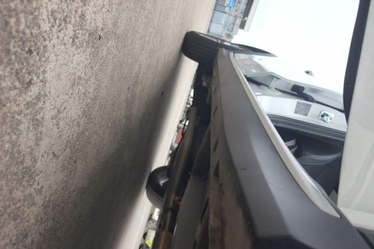 Used Roewe RX5 2023 PLUS 330TGI Automatic Trendsetting Smart Edition Right Side Sill