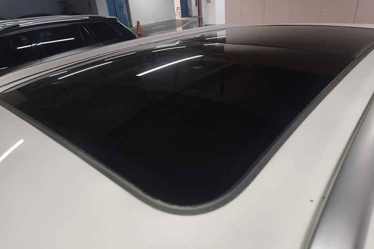Used Roewe RX5 2023 1.5T Elite Edition Roof