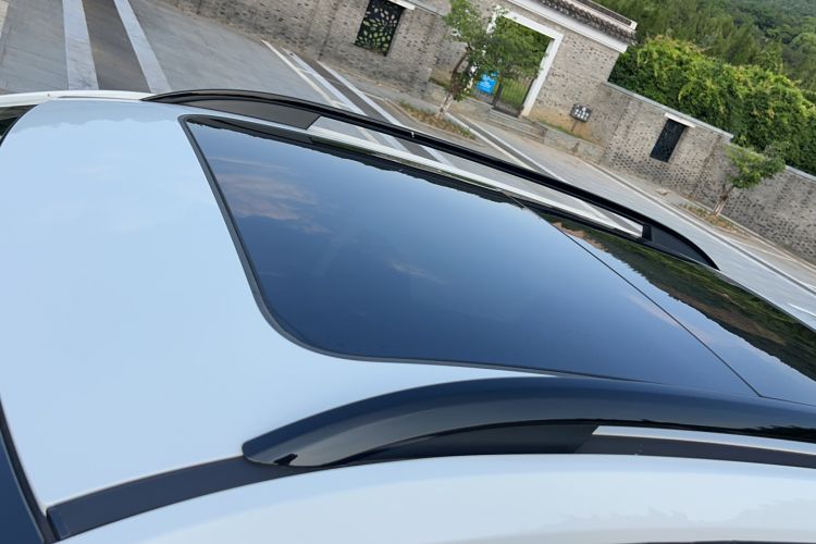 Used Roewe RX5 2023 PLUS 330TGI Automatic Trendsetting Smart Edition Roof