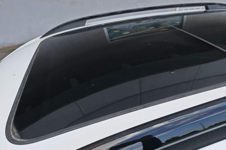Used Roewe RX5 2023 PLUS 330TGI Automatic Trendsetting Smart Edition Roof