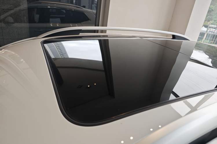 Used Roewe RX5 2023 PLUS 330TGI Automatic Trendsetting Smart Edition Roof