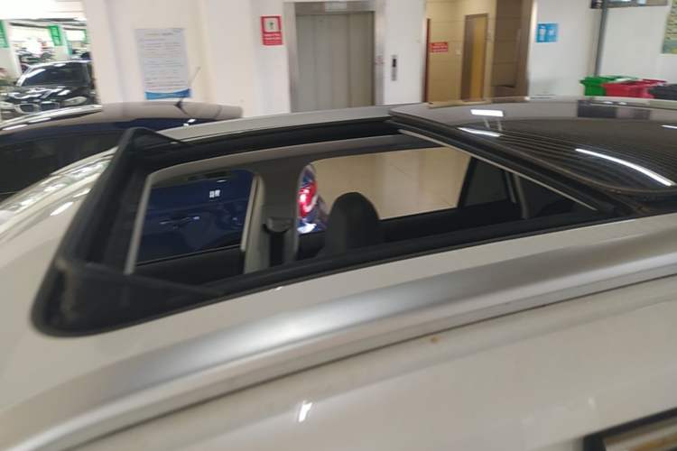 Used Roewe RX5 2023 1.5T Elite Edition Roof