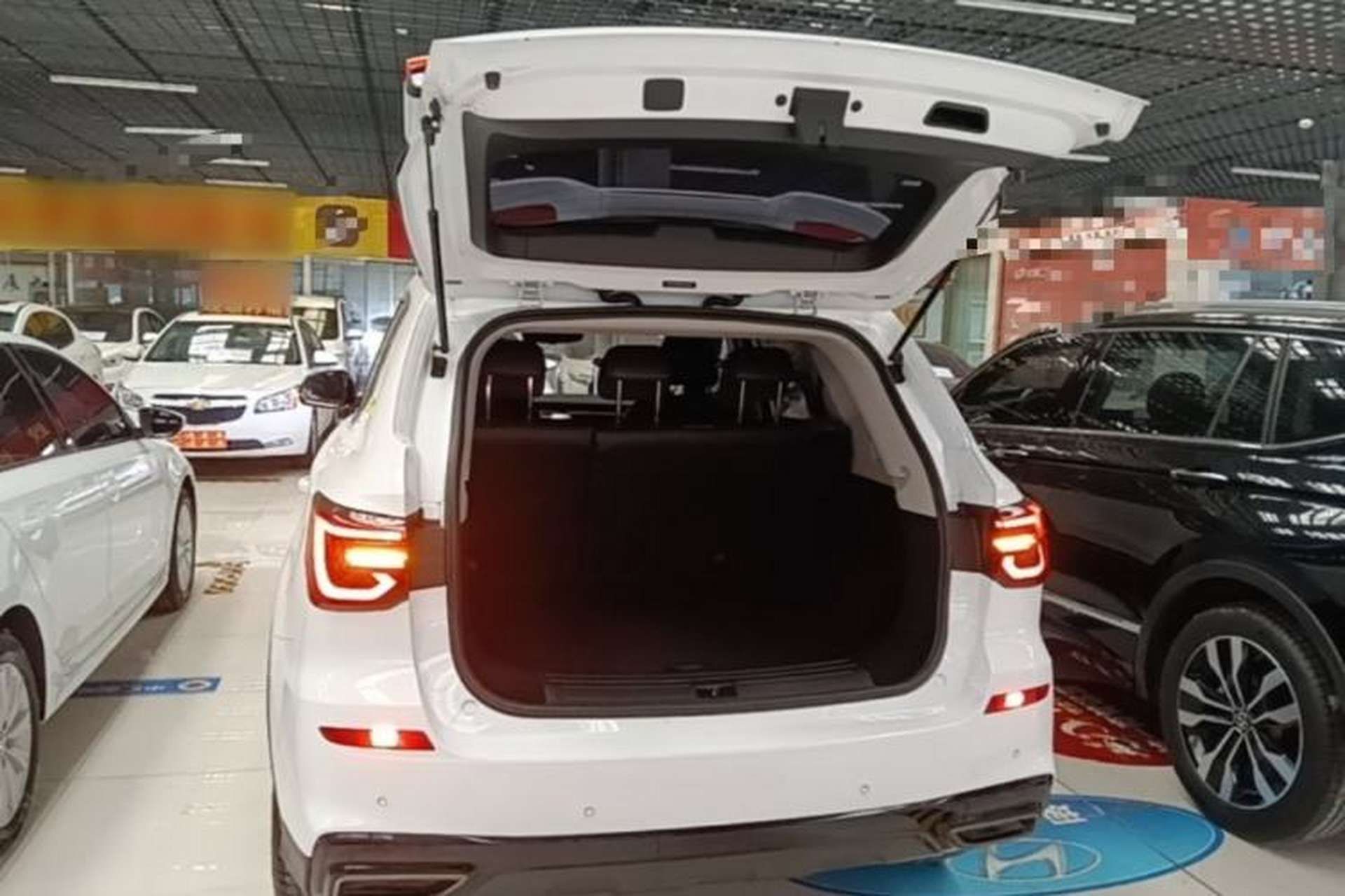 Used Roewe RX5 2023 PLUS 330TGI Automatic Trendsetting Smart Edition Trunk