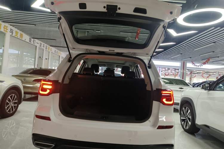 Used Roewe RX5 2023 PLUS 330TGI Automatic Trendsetting Smart Edition Trunk