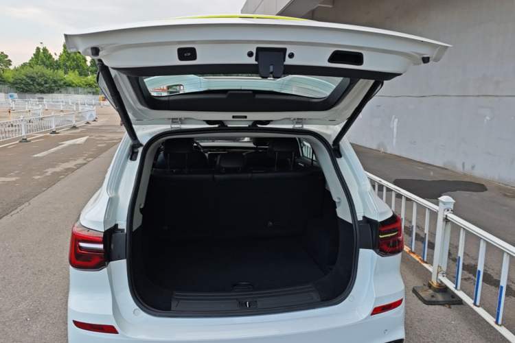 Used Roewe RX5 2023 PLUS 330TGI Automatic Trendsetting Smart Edition Trunk