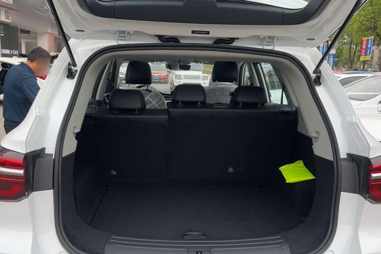 Used Roewe RX5 2023 PLUS 330TGI Automatic Trendsetting Smart Edition Trunk