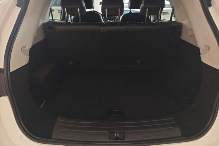 Used Roewe RX5 2023 PLUS 330TGI Automatic Trendsetting Smart Edition Trunk