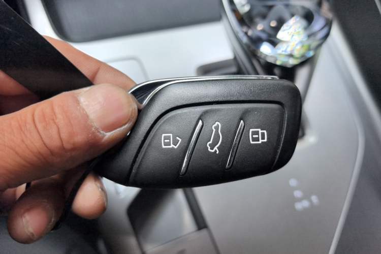 Used Roewe RX5 2023 1.5T Luxury Sliding-Screen Version Vehicle Key
