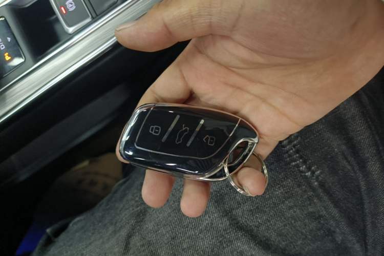 Used Roewe RX5 2023 PLUS 330TGI Automatic Trendsetting Smart Edition Vehicle Key