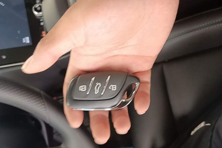 Used Roewe RX5 2023 PLUS 330TGI Automatic Trendsetting Smart Edition Vehicle Key