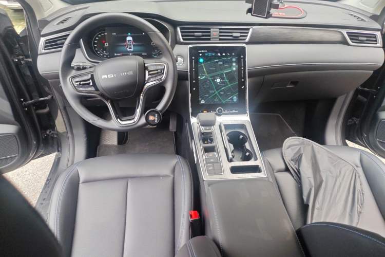 Used Roewe RX5 2025 PLUS 330TGI Automatic Trendsetting Smart Edition Center Console