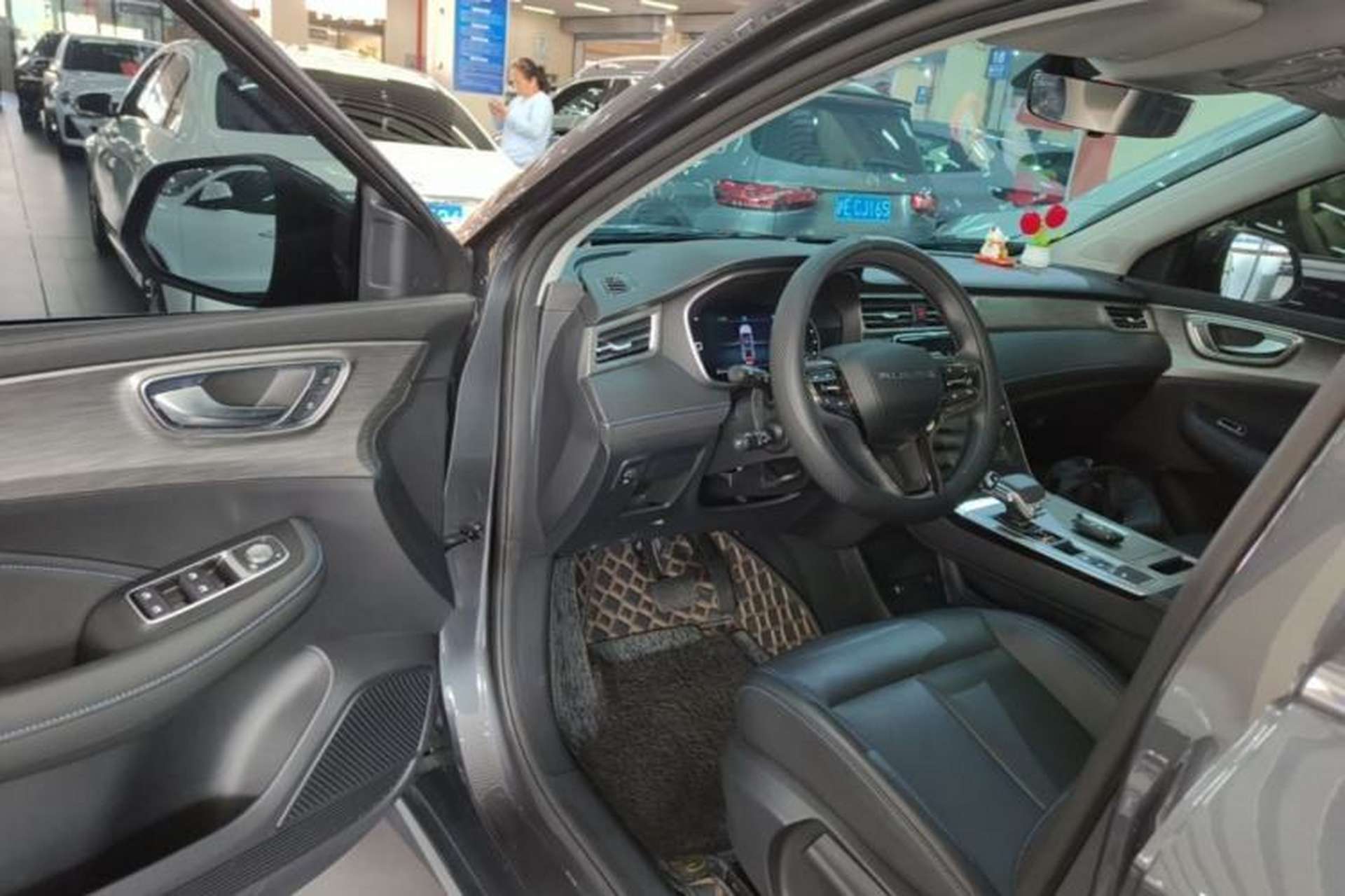 Used Roewe RX5 2025 PLUS 330TGI Automatic Trendsetting Smart Edition Driver Seat