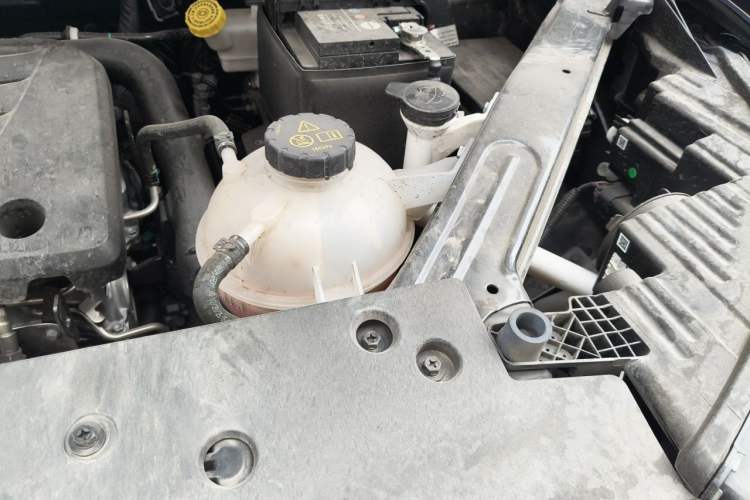 Used Roewe RX5 2025 PLUS 330TGI Automatic Trendsetting Smart Edition Engine Bay Left