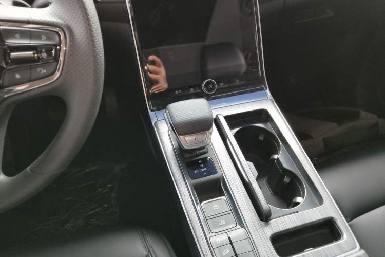 Used Roewe RX5 2025 PLUS 330TGI Automatic Trendsetting Smart Edition Gear Lever