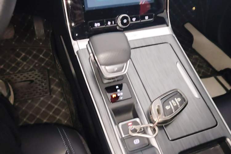 Used Roewe RX5 2025 PLUS 330TGI Automatic Trendsetting Smart Edition Gear Lever