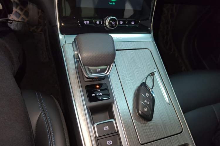 Used Roewe RX5 2025 PLUS 330TGI Automatic Trendsetting Smart Edition Gear Lever