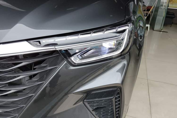 Used Roewe RX5 2025 PLUS 330TGI Automatic Trendsetting Smart Edition Left Front Headlight