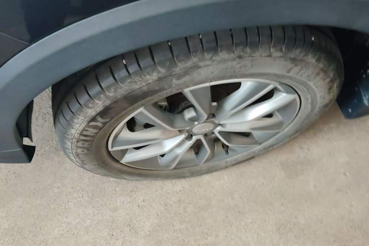 Used Roewe RX5 2025 PLUS 330TGI Automatic Trendsetting Smart Edition Left Front Wheel Hub
