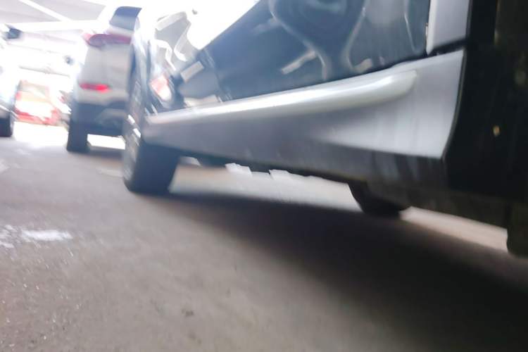 Used Roewe RX5 2025 PLUS 330TGI Automatic Trendsetting Smart Edition Left Side Sill