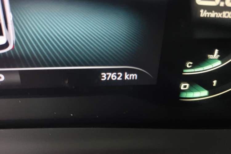 Used Roewe RX5 2025 PLUS 330TGI Automatic Trendsetting Smart Edition Odometer Close Up