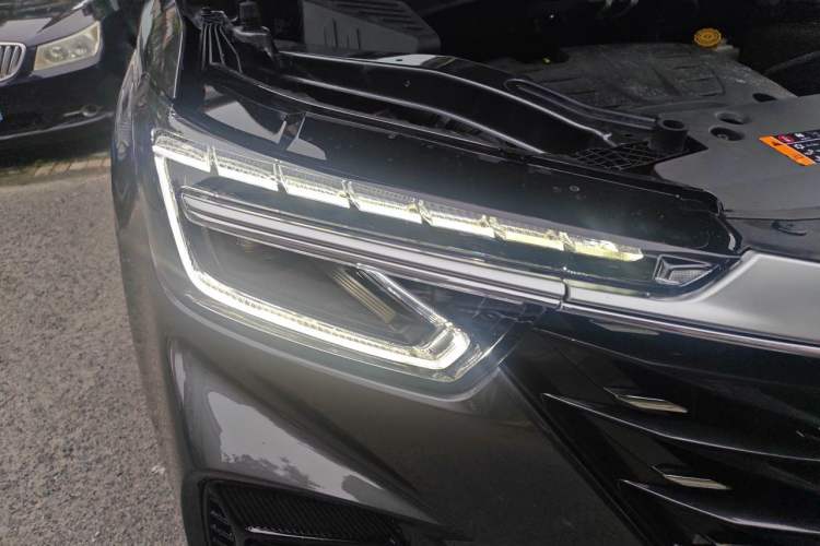 Used Roewe RX5 2025 PLUS 330TGI Automatic Trendsetting Smart Edition Right Front Headlight