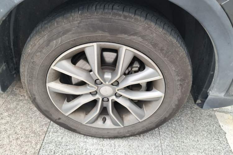 Used Roewe RX5 2025 PLUS 330TGI Automatic Trendsetting Smart Edition Right Front Wheel Hub