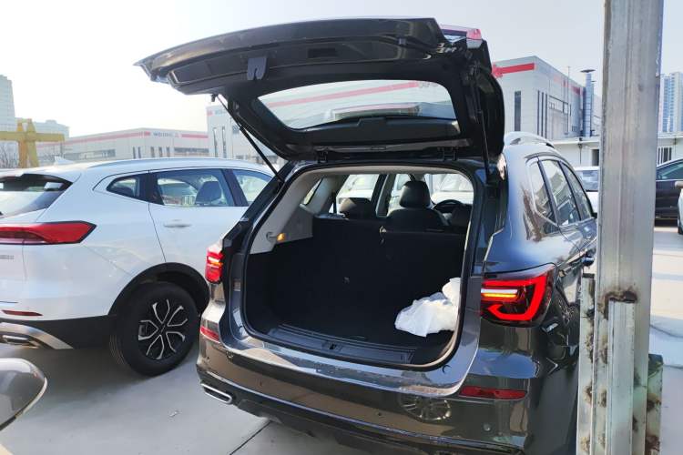 Used Roewe RX5 2025 PLUS 330TGI Automatic Trendsetting Smart Edition Trunk