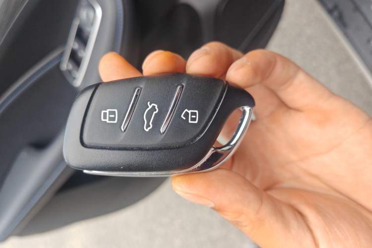 Used Roewe RX5 2025 PLUS 330TGI Automatic Trendsetting Smart Edition Vehicle Key