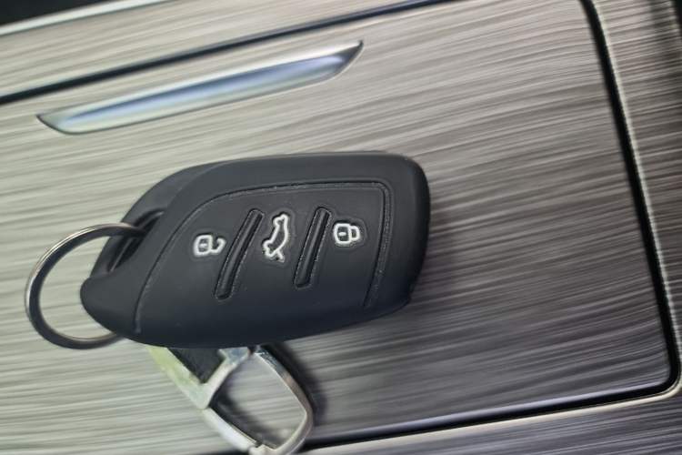 Used Roewe RX5 2025 PLUS 330TGI Automatic Trendsetting Smart Edition Vehicle Key