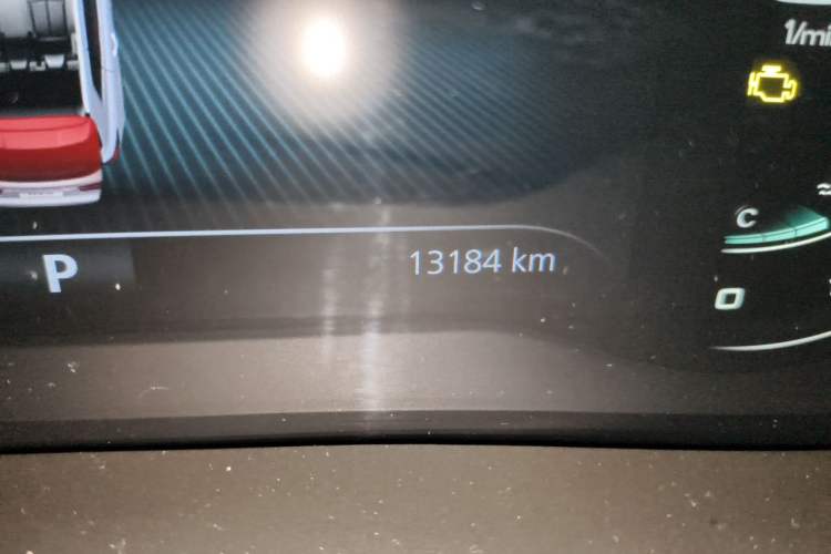 Used Roewe RX5 2025 PLUS 330TGI Automatic Trendsetting Smart Edition Odometer Close Up