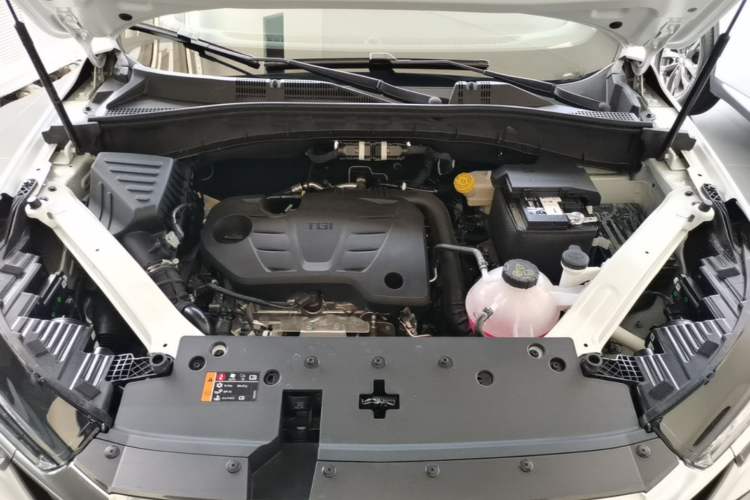 Used Roewe RX5 2025 PLUS 330TGI Automatic Trendsetting Smart Edition Engine Bay