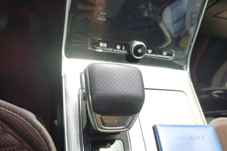 Used Roewe RX5 2025 PLUS 330TGI Automatic Trendsetting Smart Edition Gear Lever