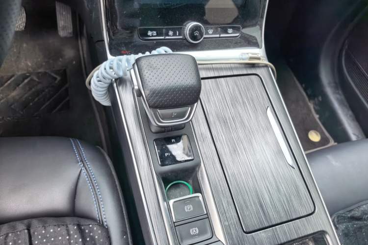 Used Roewe RX5 2025 PLUS 330TGI Automatic Trendsetting Smart Edition Gear Lever