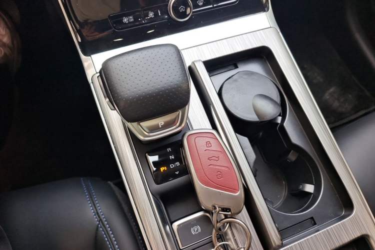Used Roewe RX5 2025 PLUS 330TGI Automatic Trendsetting Smart Edition Gear Lever
