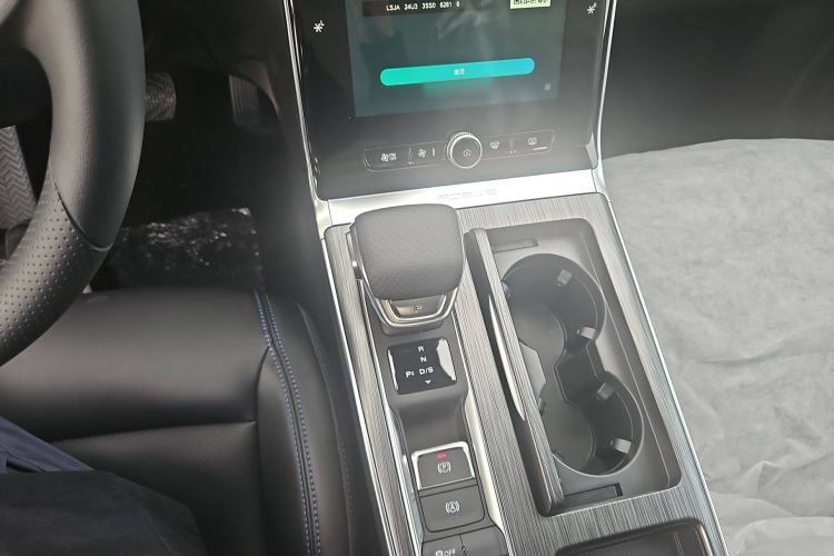 Used Roewe RX5 2025 PLUS 330TGI Automatic Trendsetting Smart Edition Gear Lever