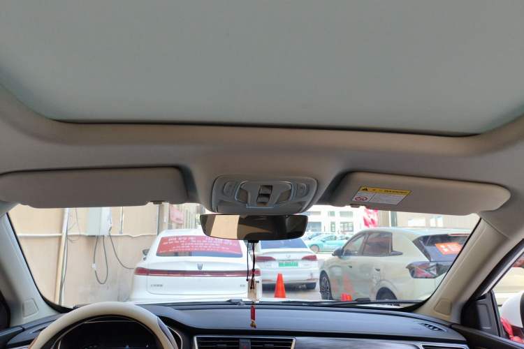 Used Roewe RX5 2025 PLUS 330TGI Automatic Trendsetting Smart Edition Headliner
