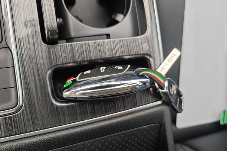 Used Roewe RX5 2025 PLUS 330TGI Automatic Trendsetting Smart Edition Interior 1