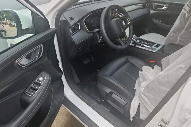 Used Roewe RX5 2025 PLUS 330TGI Automatic Trendsetting Smart Edition Interior 2