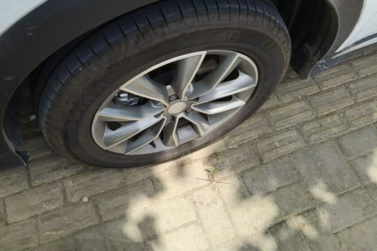 Used Roewe RX5 2025 PLUS 330TGI Automatic Trendsetting Smart Edition Left Front Wheel Hub
