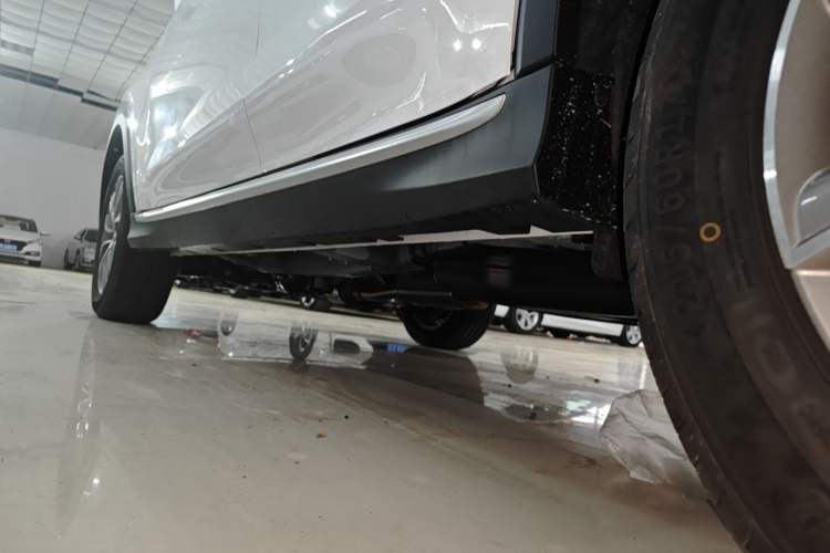 Used Roewe RX5 2025 PLUS 330TGI Automatic Trendsetting Smart Edition Left Side Sill