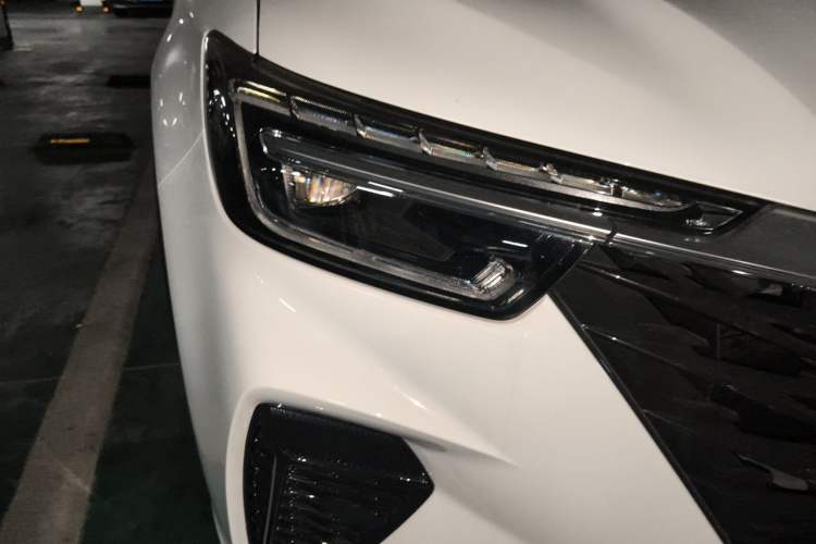 Used Roewe RX5 2025 PLUS 330TGI Automatic Trendsetting Smart Edition Right Front Headlight