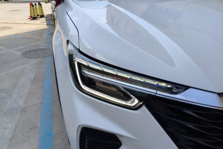 Used Roewe RX5 2025 PLUS 330TGI Automatic Trendsetting Smart Edition Right Front Headlight