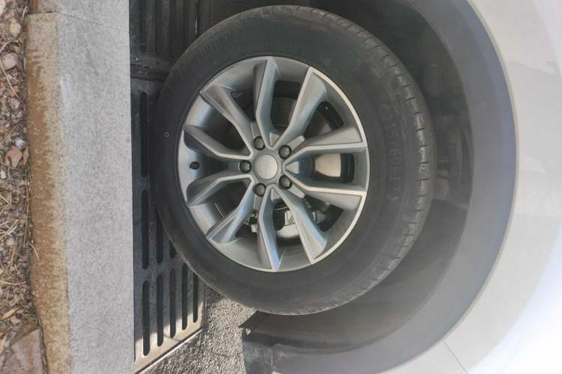 Used Roewe RX5 2025 PLUS 330TGI Automatic Trendsetting Smart Edition Right Front Wheel Hub