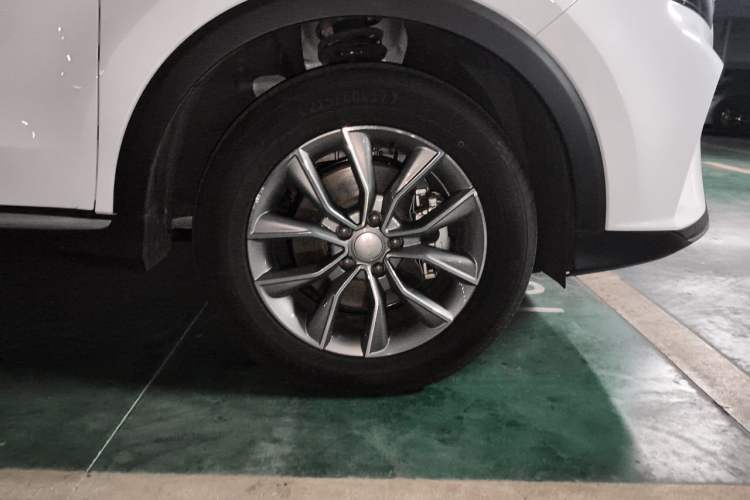 Used Roewe RX5 2025 PLUS 330TGI Automatic Trendsetting Smart Edition Right Front Wheel Hub