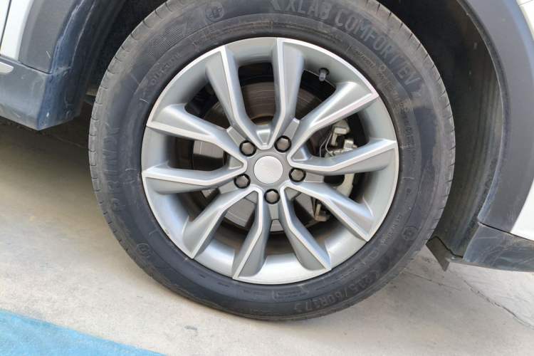 Used Roewe RX5 2025 PLUS 330TGI Automatic Trendsetting Smart Edition Right Front Wheel Hub